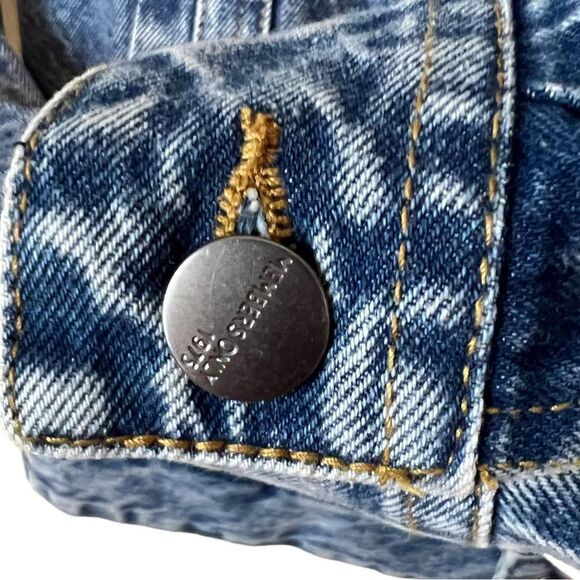 Members Only Nickelodeon Spongebob Denim Trucker Jacket - Picture 9 of 16